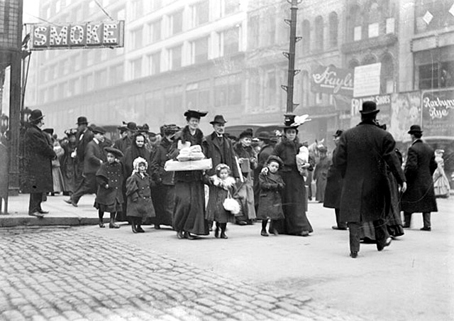 FAS_Chicago_shopping_1908W.jpg
